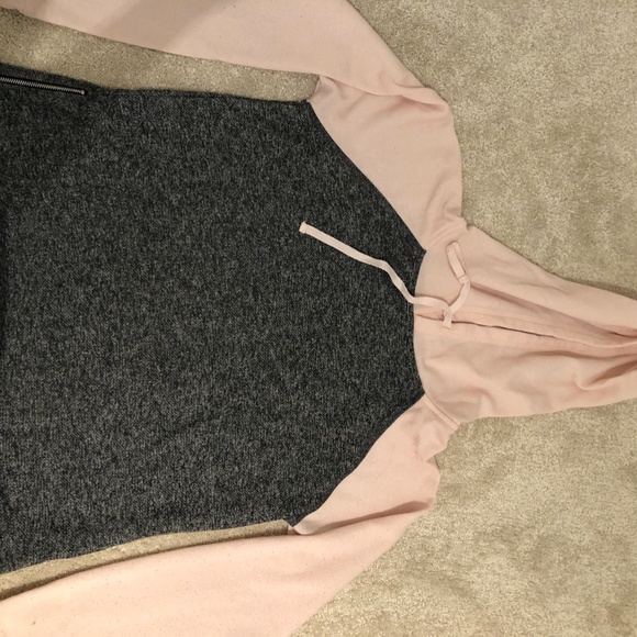 Bundle of Crewnecks and Hoodies - Picture 2 of 6